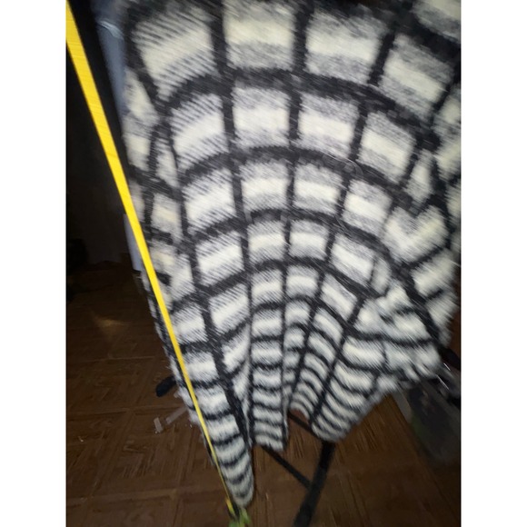 Allie & Rob Cardigan Black White Plaid Fuzzy Knit Button Front Size 3X - Picture 7 of 8